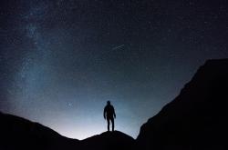 人闲桂花落，夜静春山空——走进唐诗鸟鸣涧的宁静世界